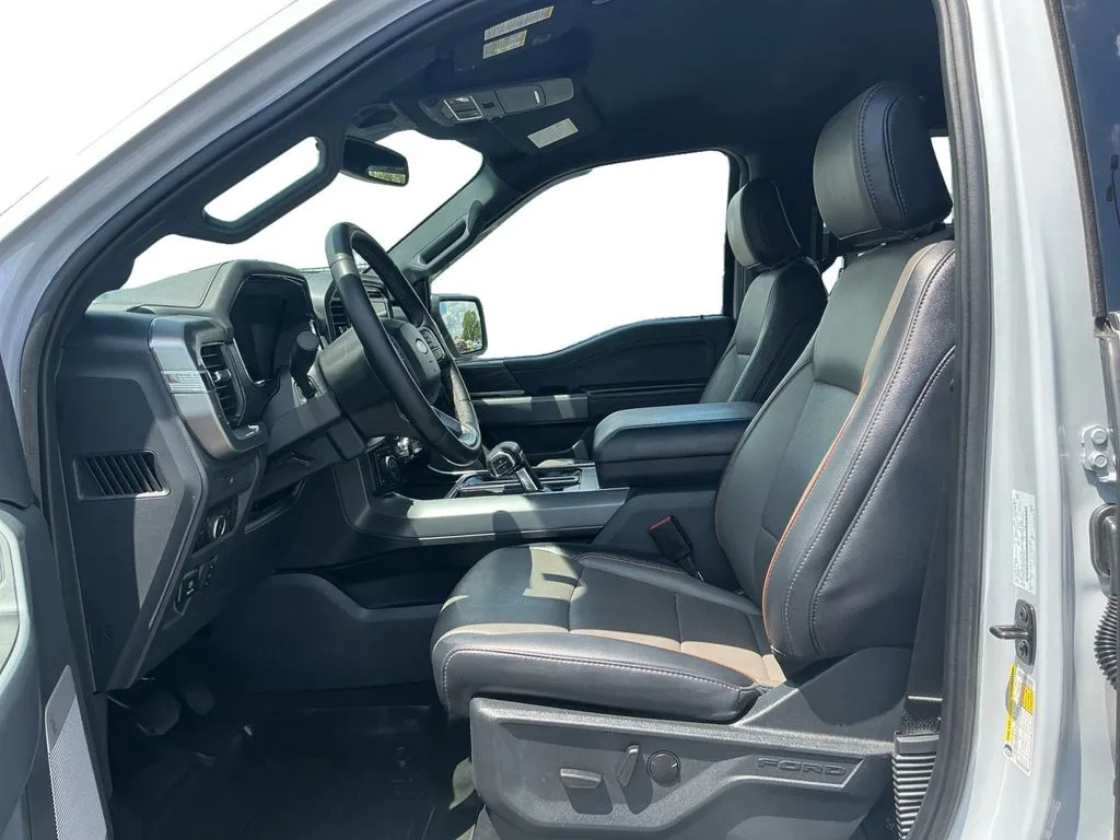 2025 Ford F-150 Lariat thumbnail 14