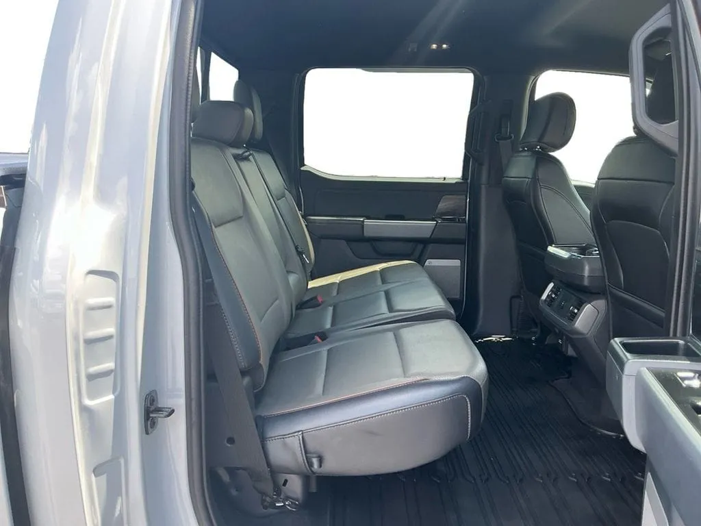 2025 Ford F-150 Lariat thumbnail 23