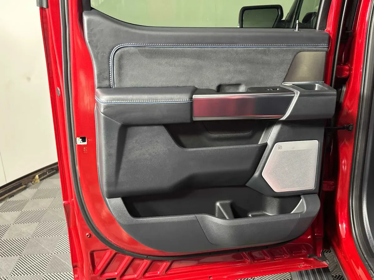 2025 Ford F-150 Platinum thumbnail 31