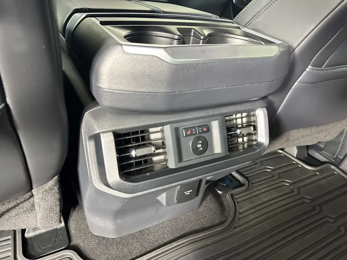 2025 Ford F-150 Platinum thumbnail 32