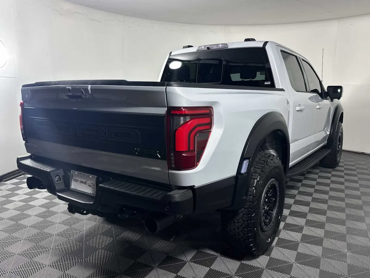 2025 Ford F-150 Raptor thumbnail 12