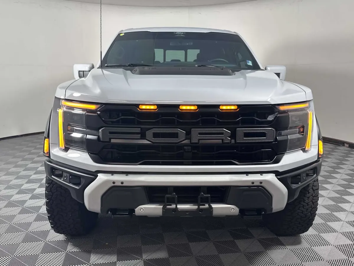 2025 Ford F-150 Raptor thumbnail 3