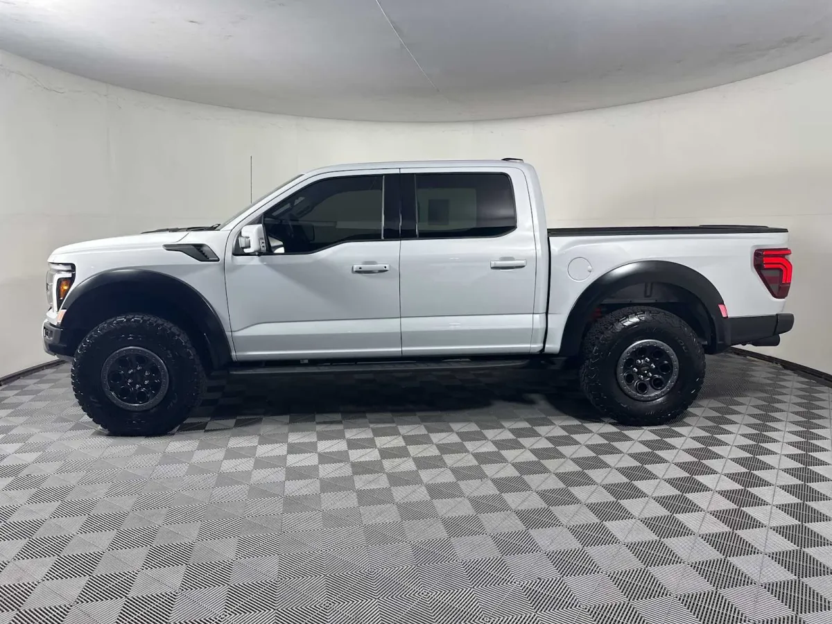 2025 Ford F-150 Raptor thumbnail 8