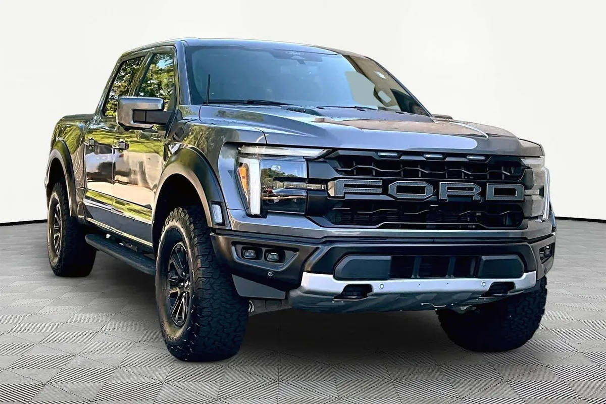 2025 Ford F-150 Raptor thumbnail 3