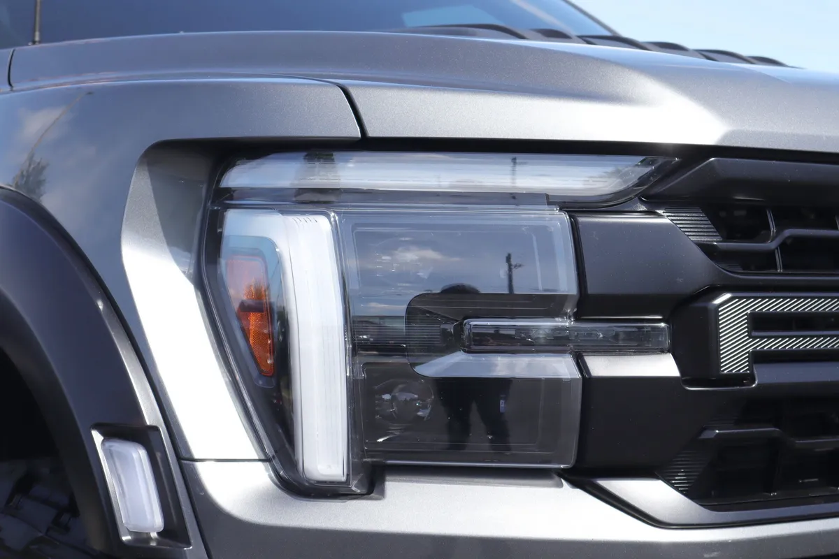 2025 Ford F-150 Raptor thumbnail 31