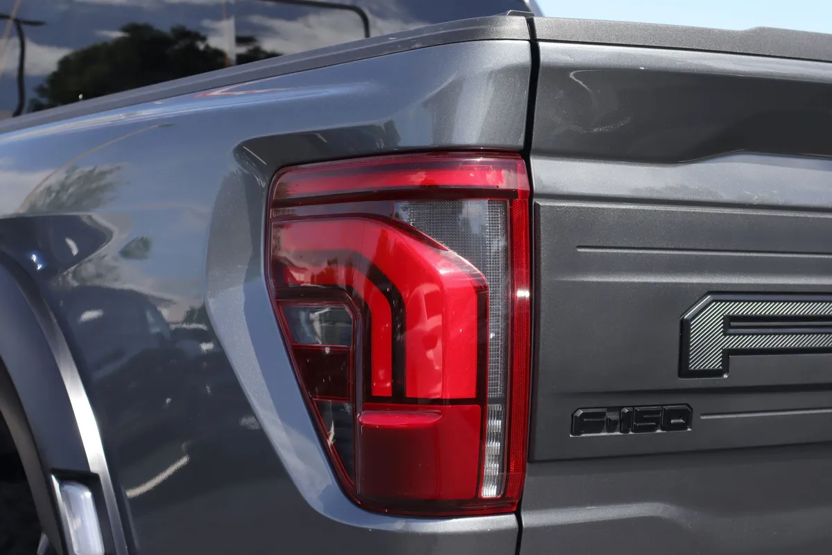 2025 Ford F-150 Raptor thumbnail 32