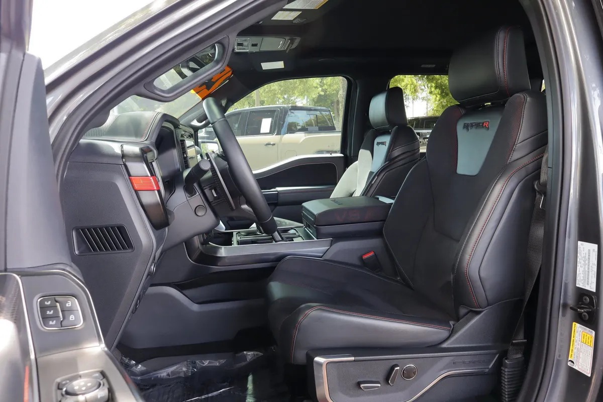 2025 Ford F-150 Raptor thumbnail 8