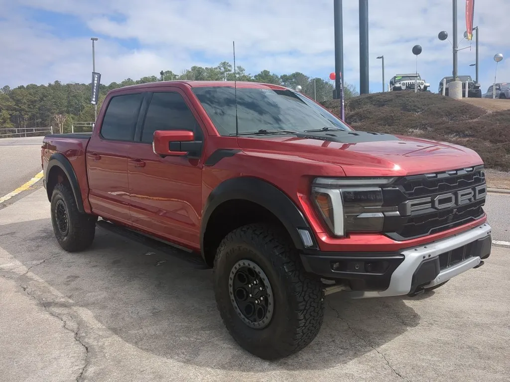 2025 Ford F-150 Raptor thumbnail 3