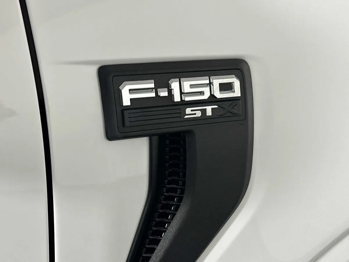 2025 Ford F-150 STX thumbnail 16
