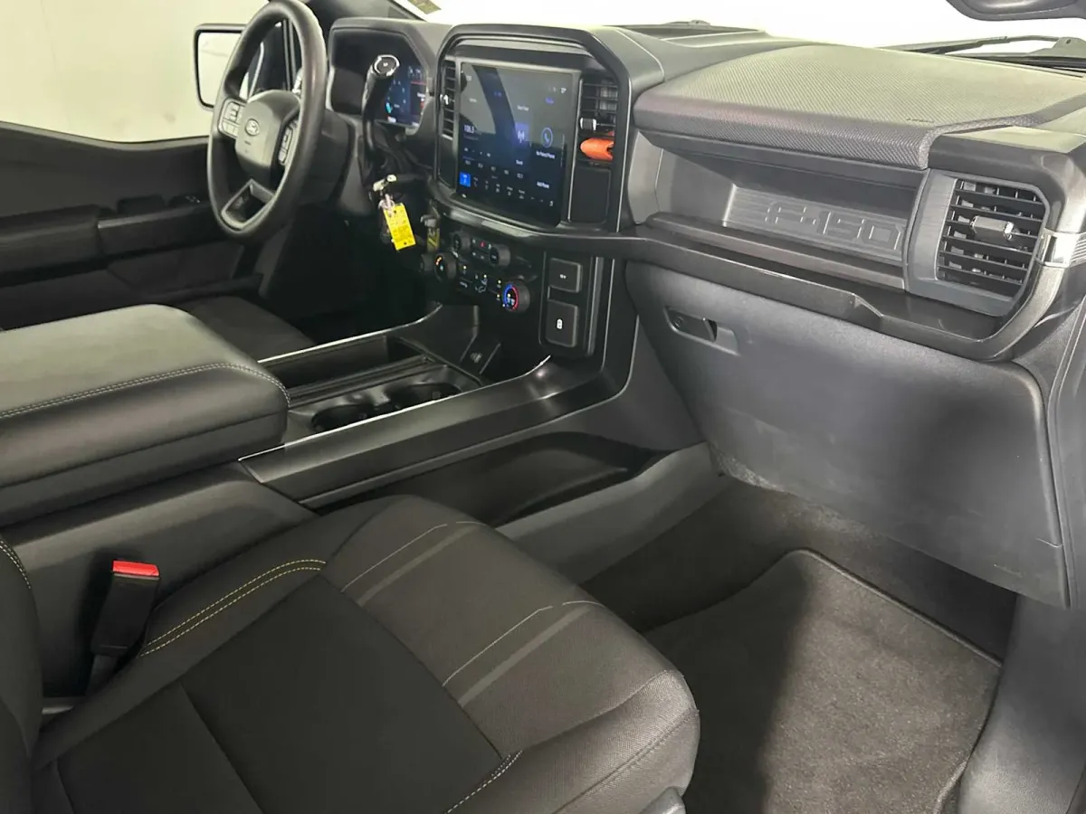 2025 Ford F-150 STX thumbnail 18
