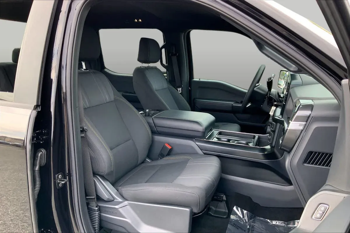 2025 Ford F-150 STX thumbnail 15