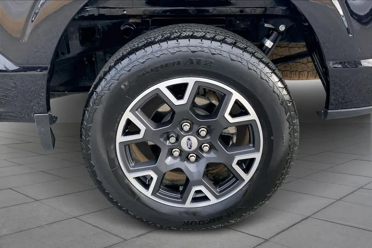 2025 Ford F-150 STX thumbnail 16