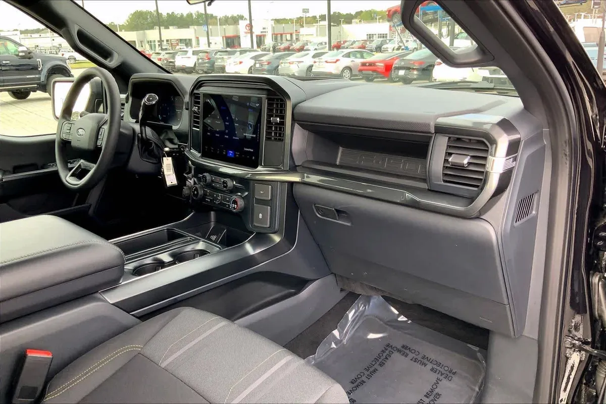 2025 Ford F-150 STX thumbnail 28