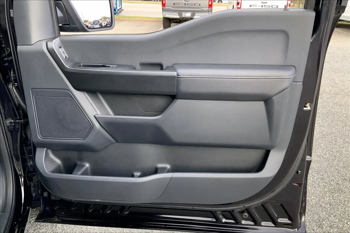 2025 Ford F-150 STX thumbnail 36