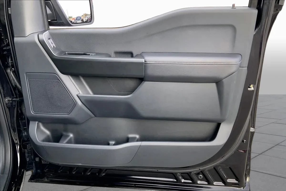 2025 Ford F-150 STX thumbnail 37