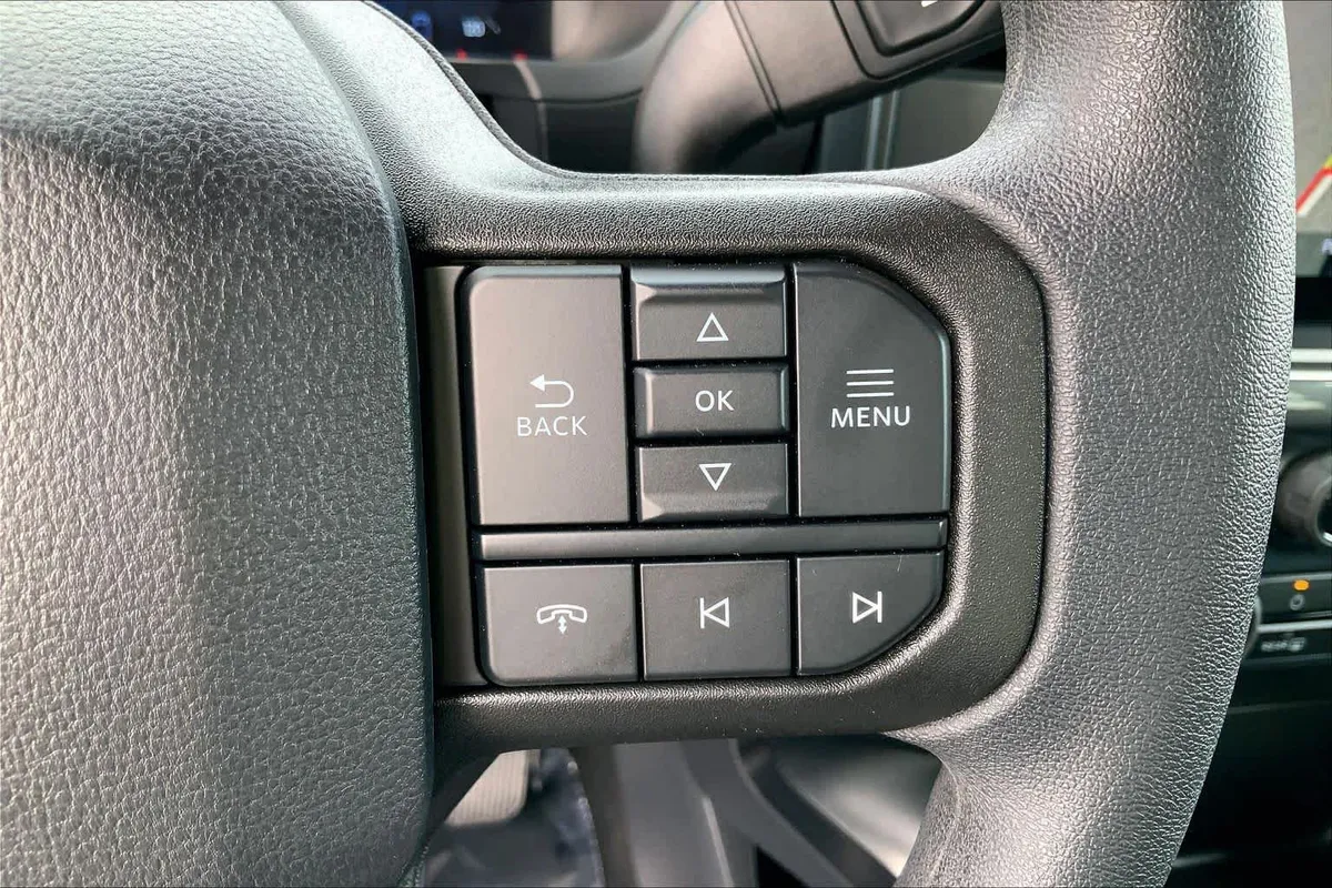 2025 Ford F-150 STX thumbnail 39