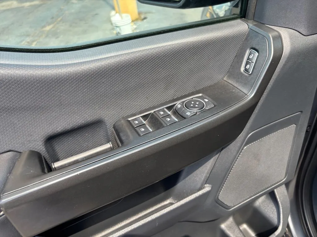 2025 Ford F-150 STX thumbnail 16