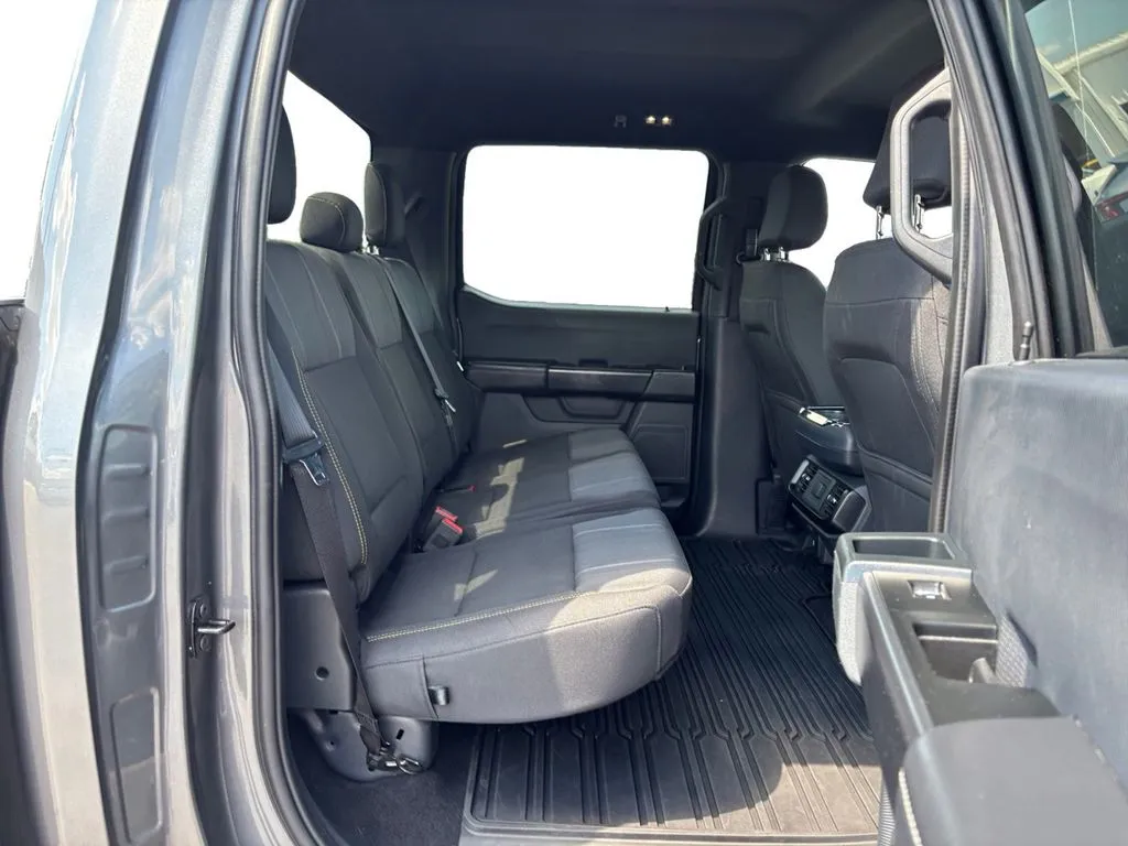 2025 Ford F-150 STX thumbnail 23