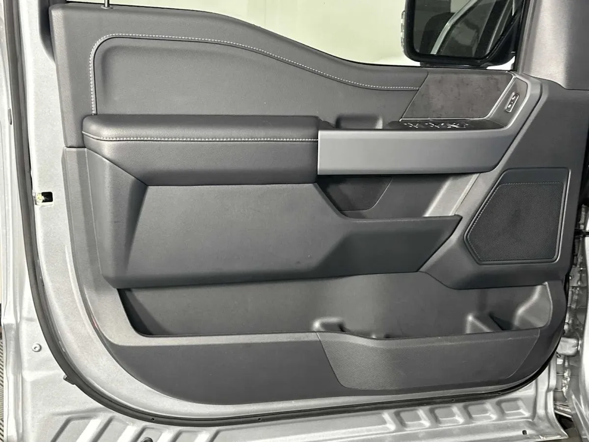 2025 Ford F-150 XLT thumbnail 10