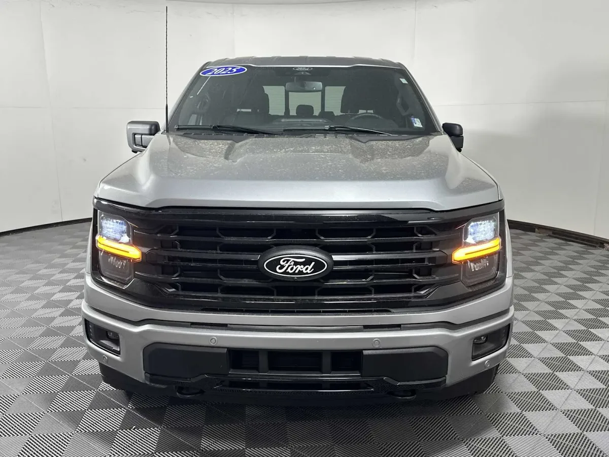 2025 Ford F-150 XLT thumbnail 2