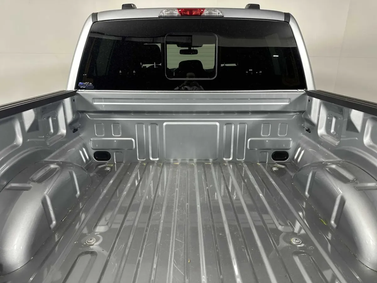 2025 Ford F-150 XLT thumbnail 24