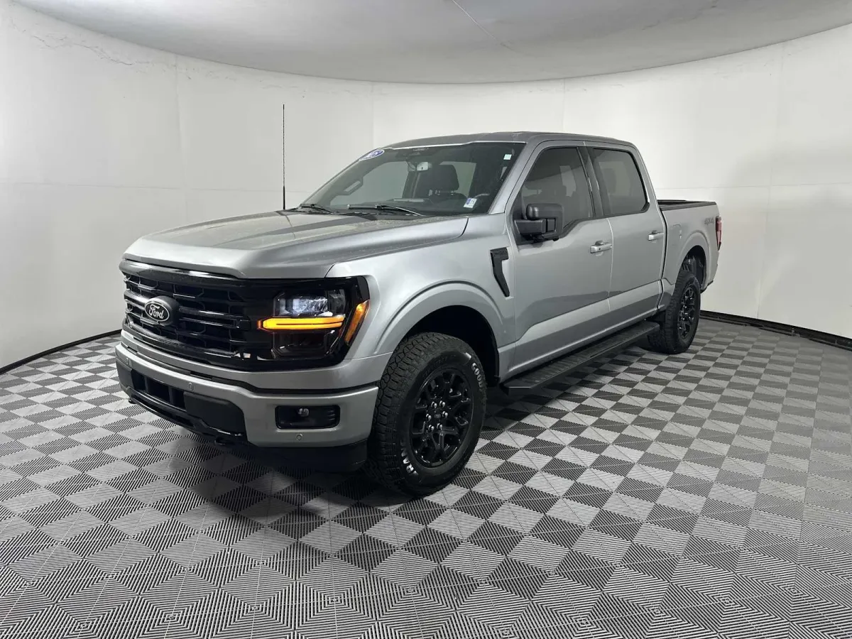 2025 Ford F-150 XLT thumbnail 3