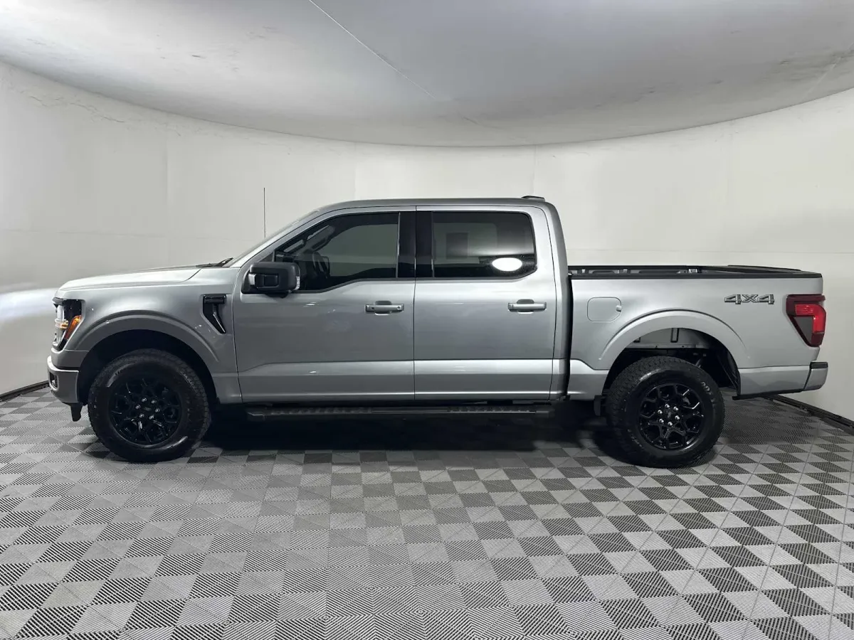 2025 Ford F-150 XLT thumbnail 4