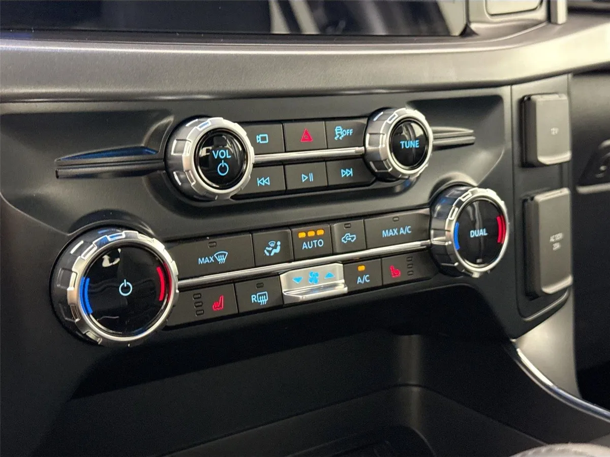 2025 Ford F-150 XLT thumbnail 24