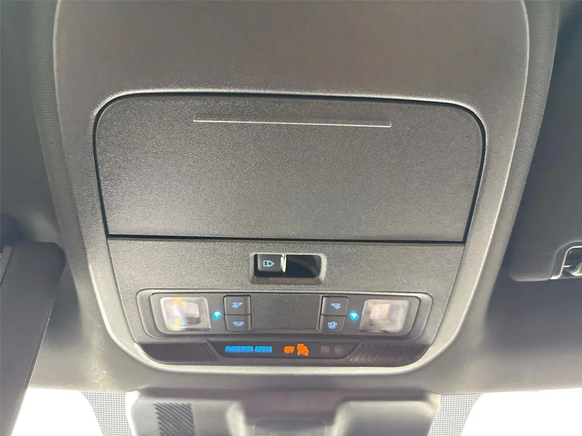 2025 Ford F-150 XLT thumbnail 6