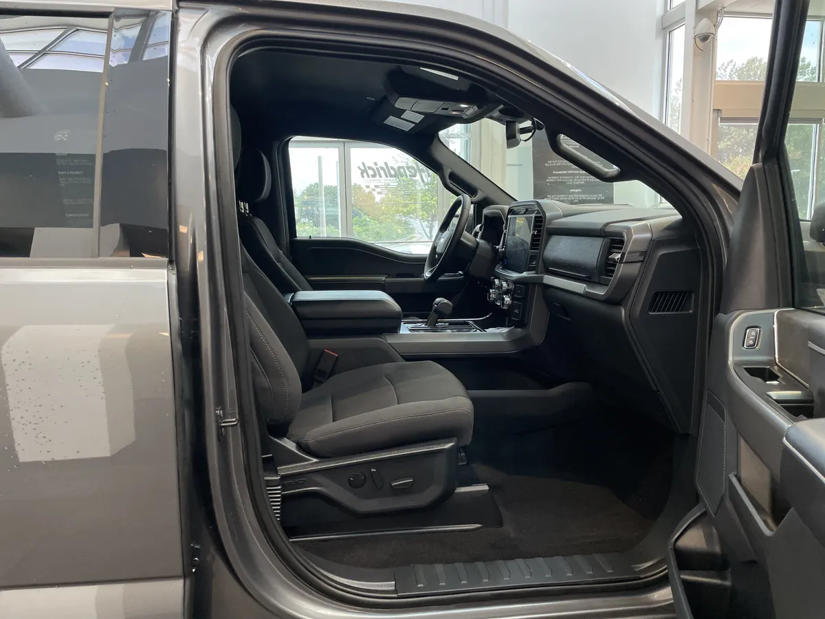 2025 Ford F-150 XLT thumbnail 38