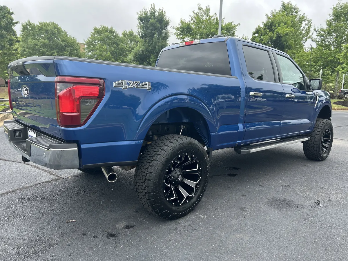 2025 Ford F-150 XLT thumbnail 8