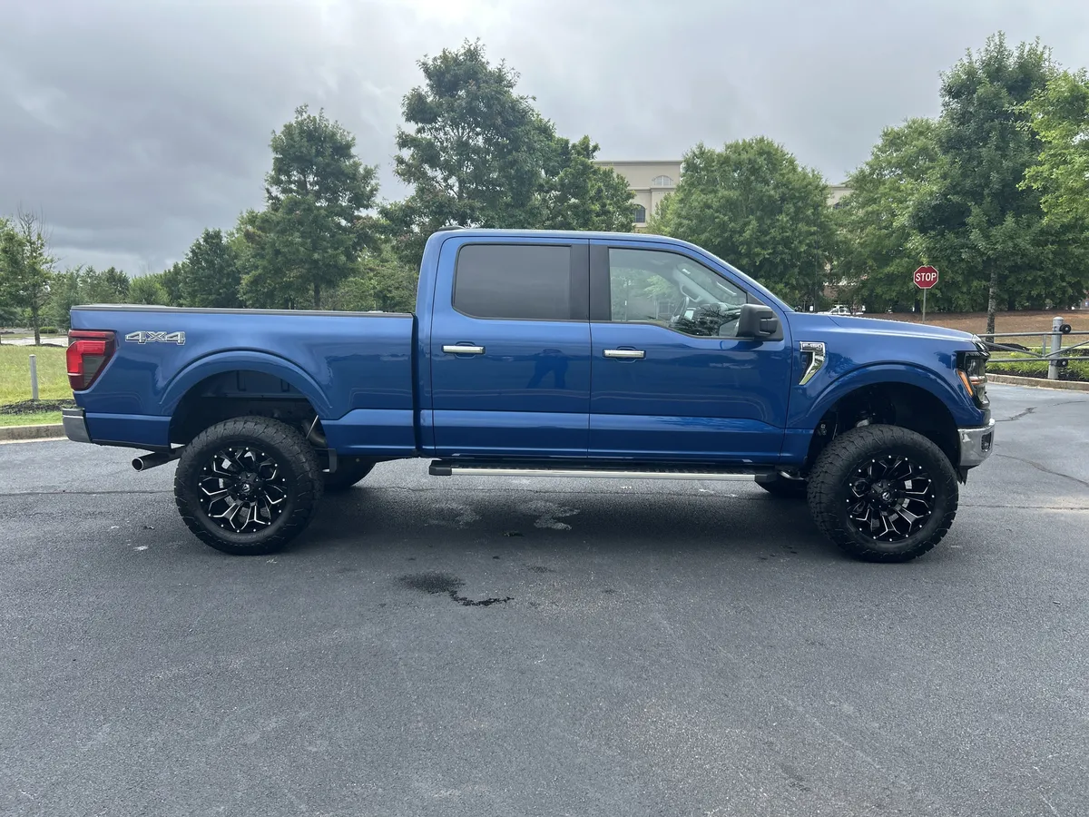 2025 Ford F-150 XLT thumbnail 9