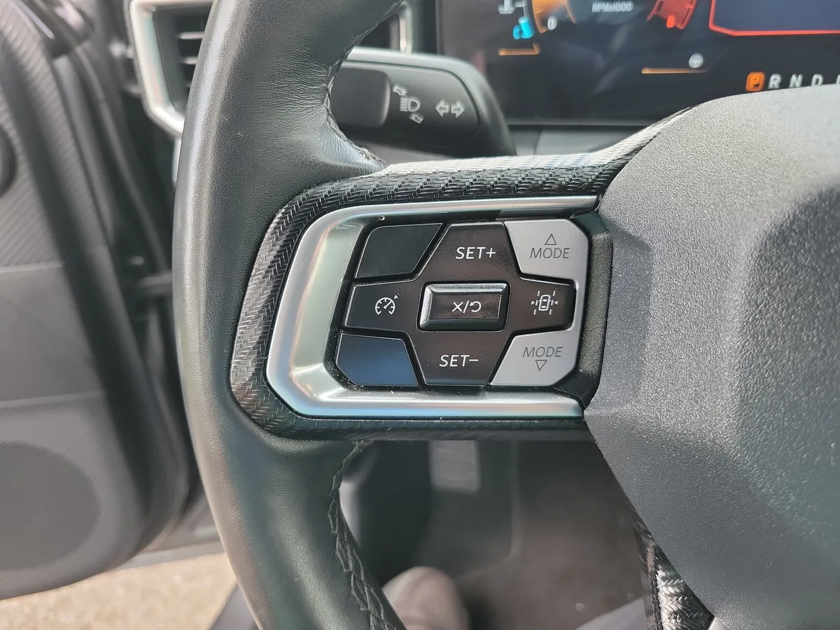 2025 Ford Mustang thumbnail 18