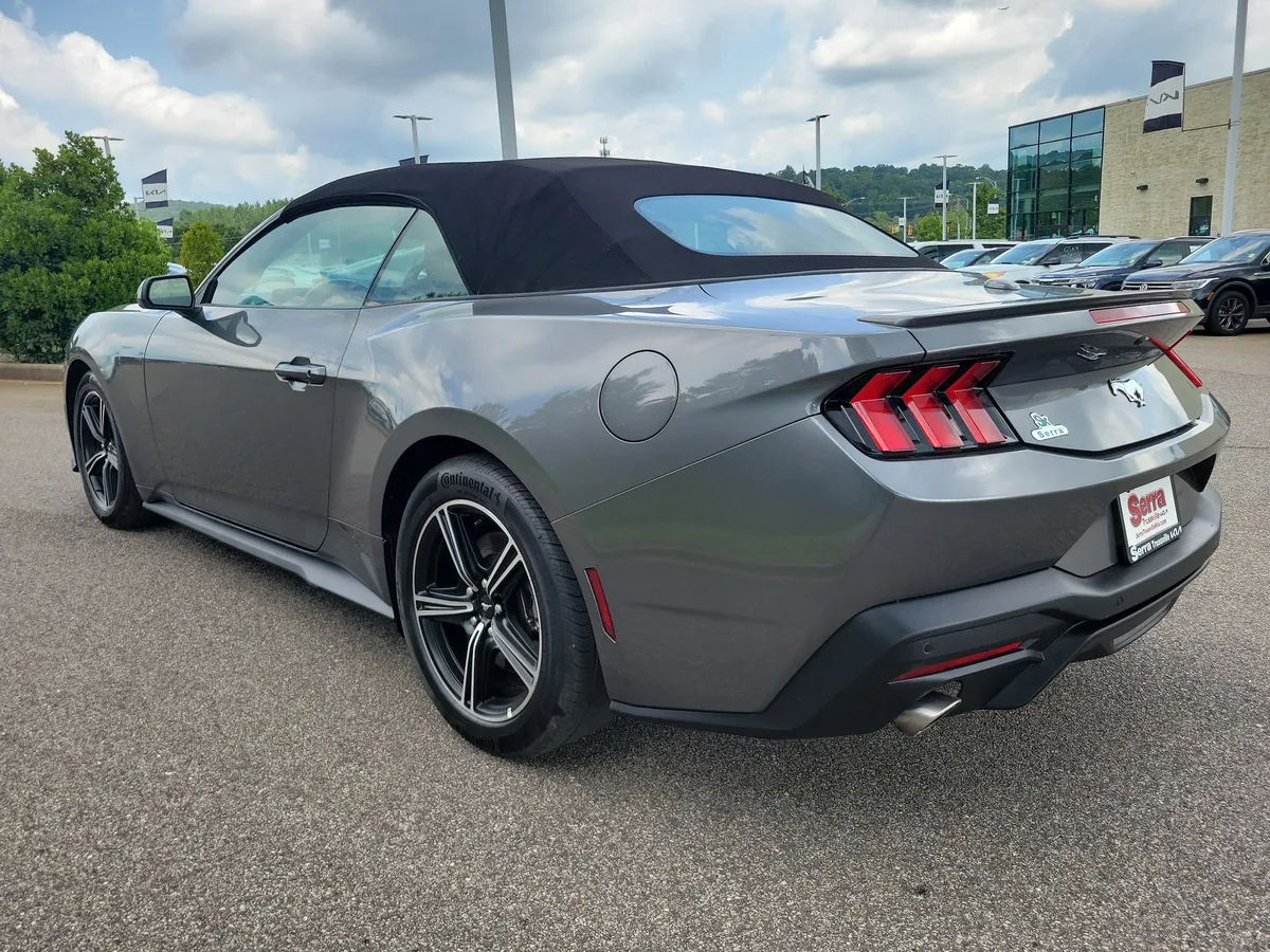 2025 Ford Mustang thumbnail 3