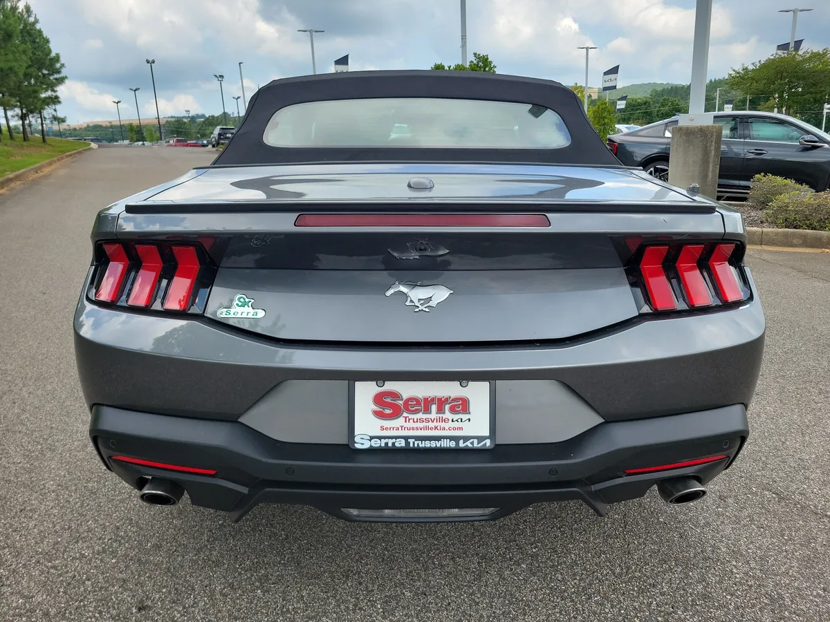 2025 Ford Mustang thumbnail 4