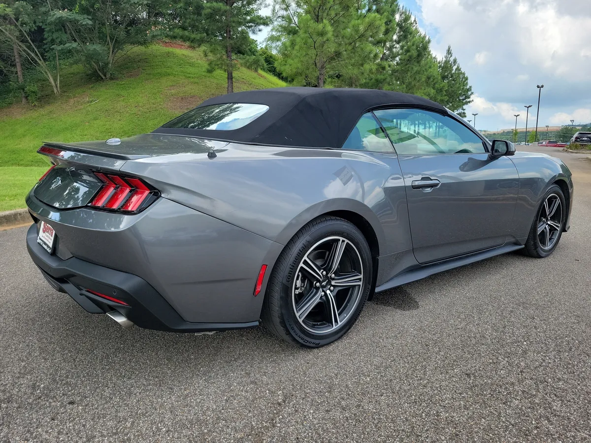 2025 Ford Mustang thumbnail 5