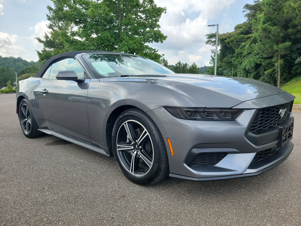 2025 Ford Mustang thumbnail 7