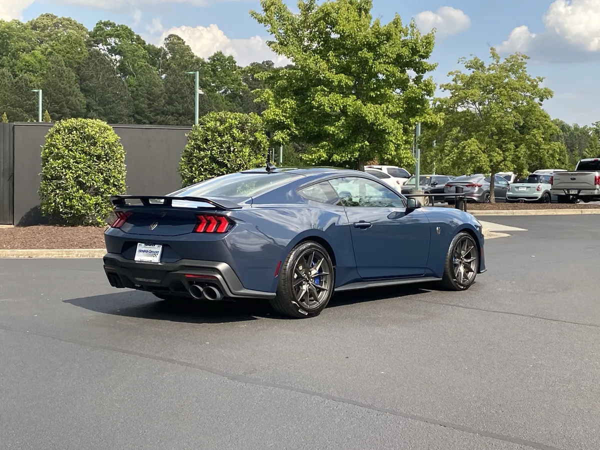 2025 Ford Mustang Dark Horse thumbnail 2