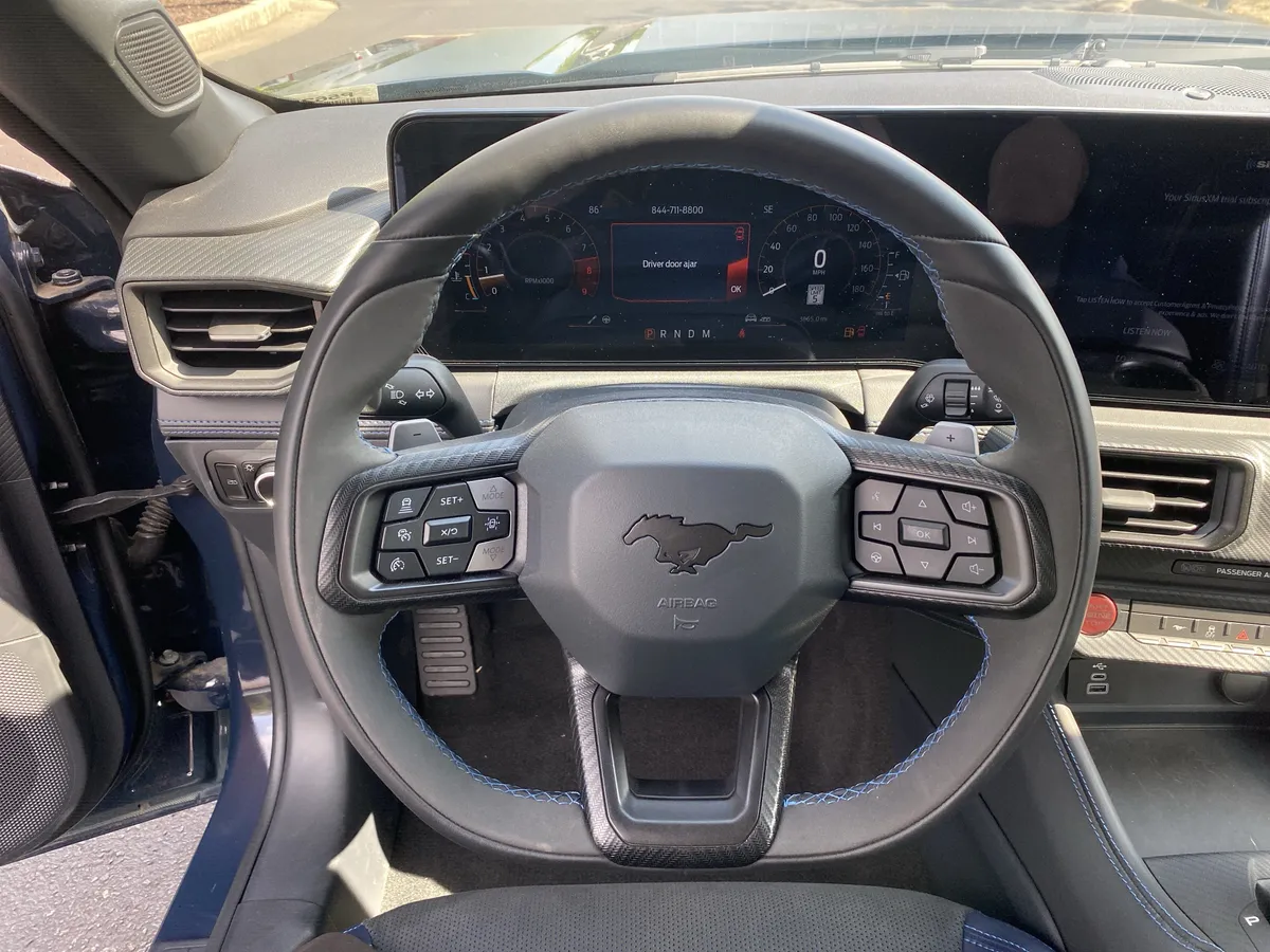 2025 Ford Mustang Dark Horse thumbnail 8