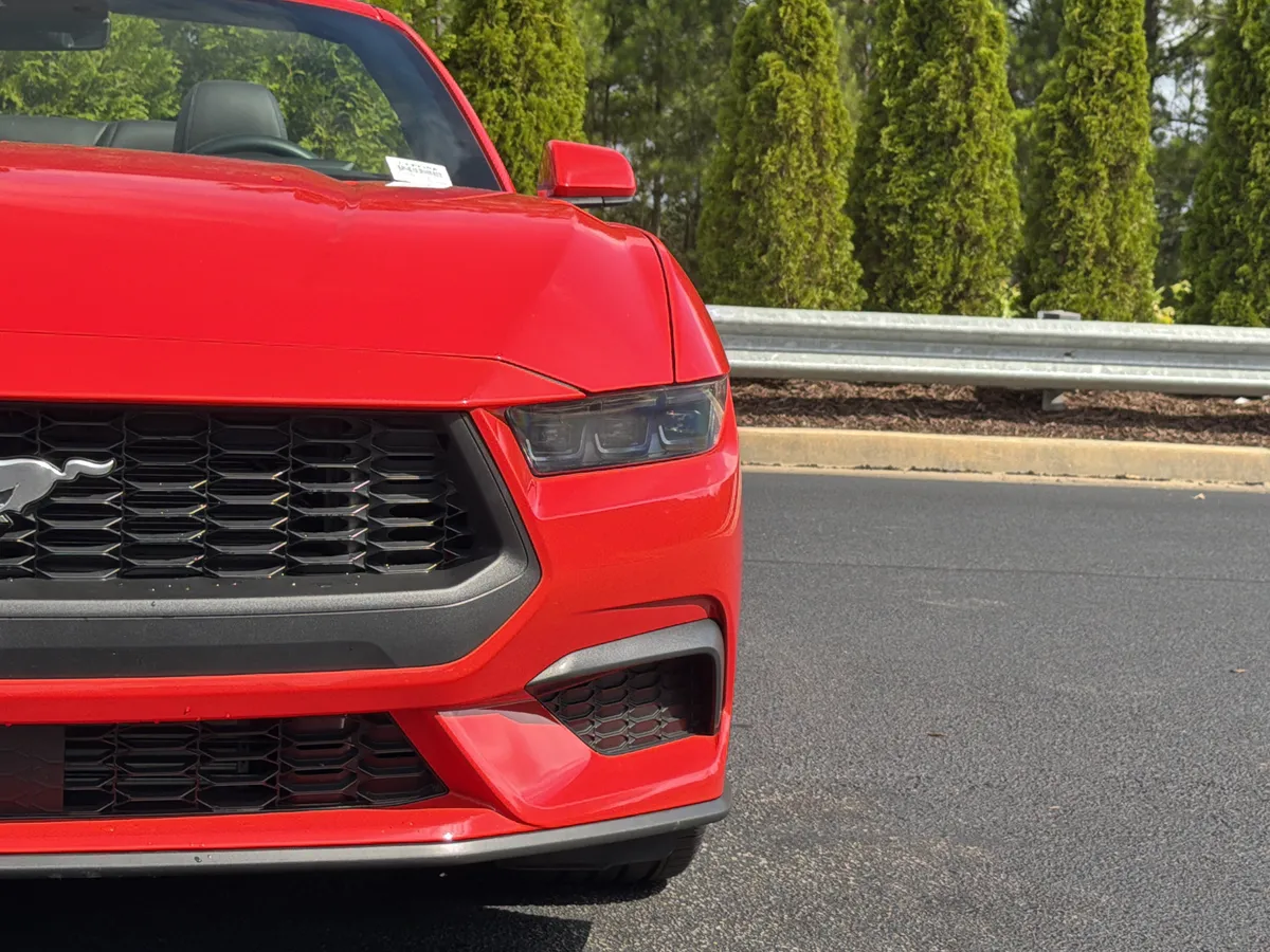 2025 Ford Mustang EcoBoost thumbnail 18