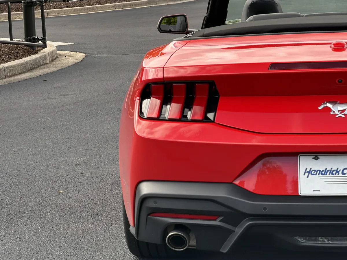 2025 Ford Mustang EcoBoost thumbnail 19