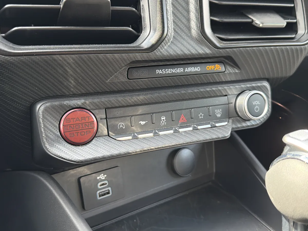 2025 Ford Mustang EcoBoost thumbnail 36