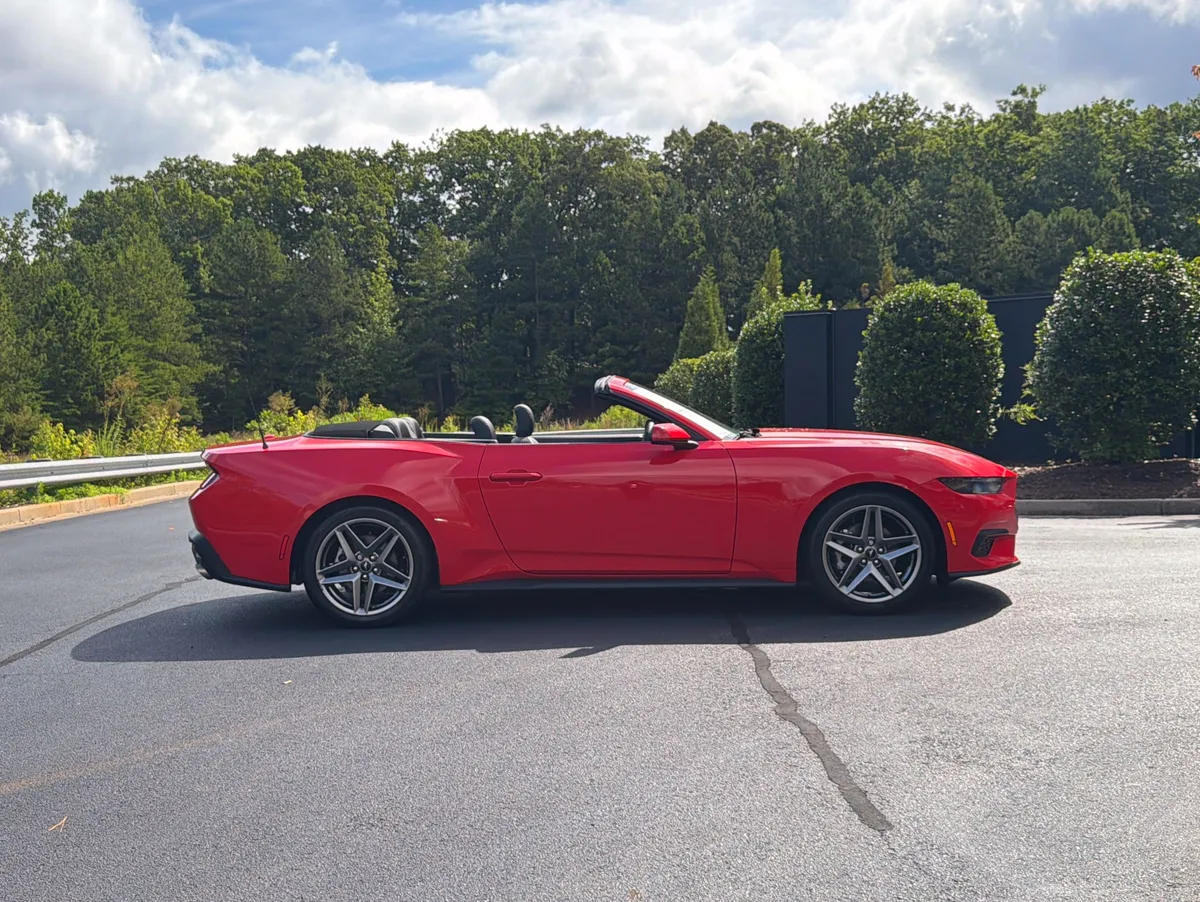 2025 Ford Mustang EcoBoost thumbnail 4