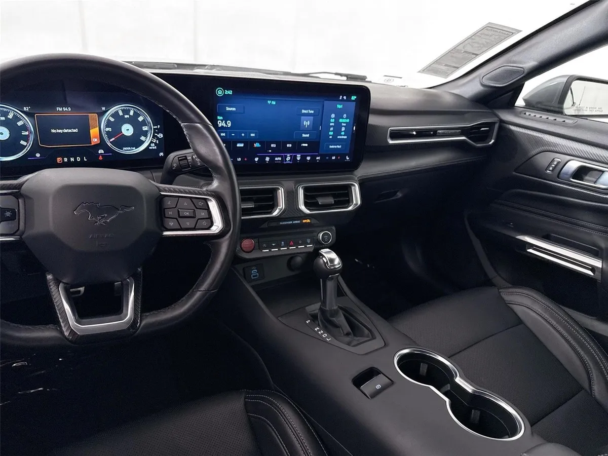 2025 Ford Mustang EcoBoost Premium thumbnail 34