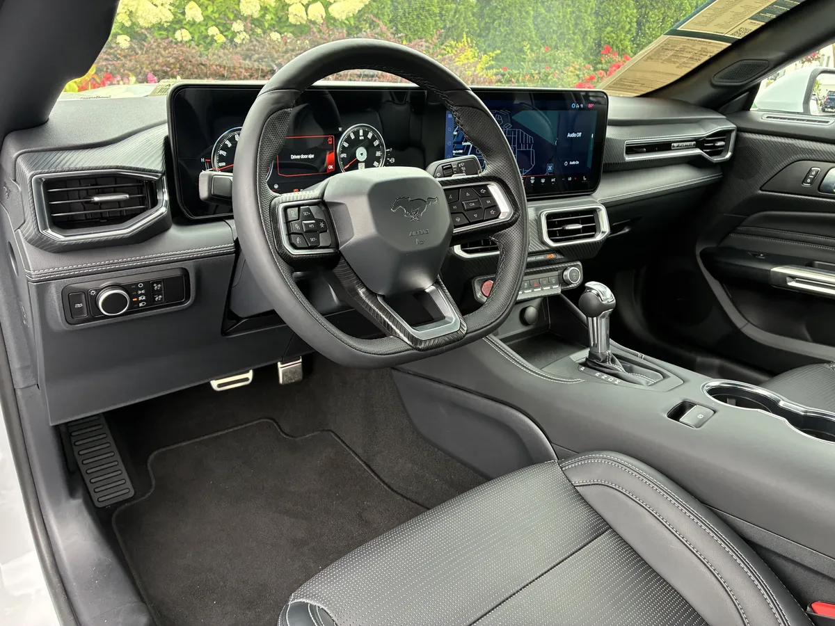 2025 Ford Mustang GT thumbnail 17