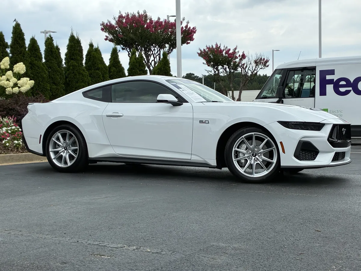 2025 Ford Mustang GT thumbnail 2
