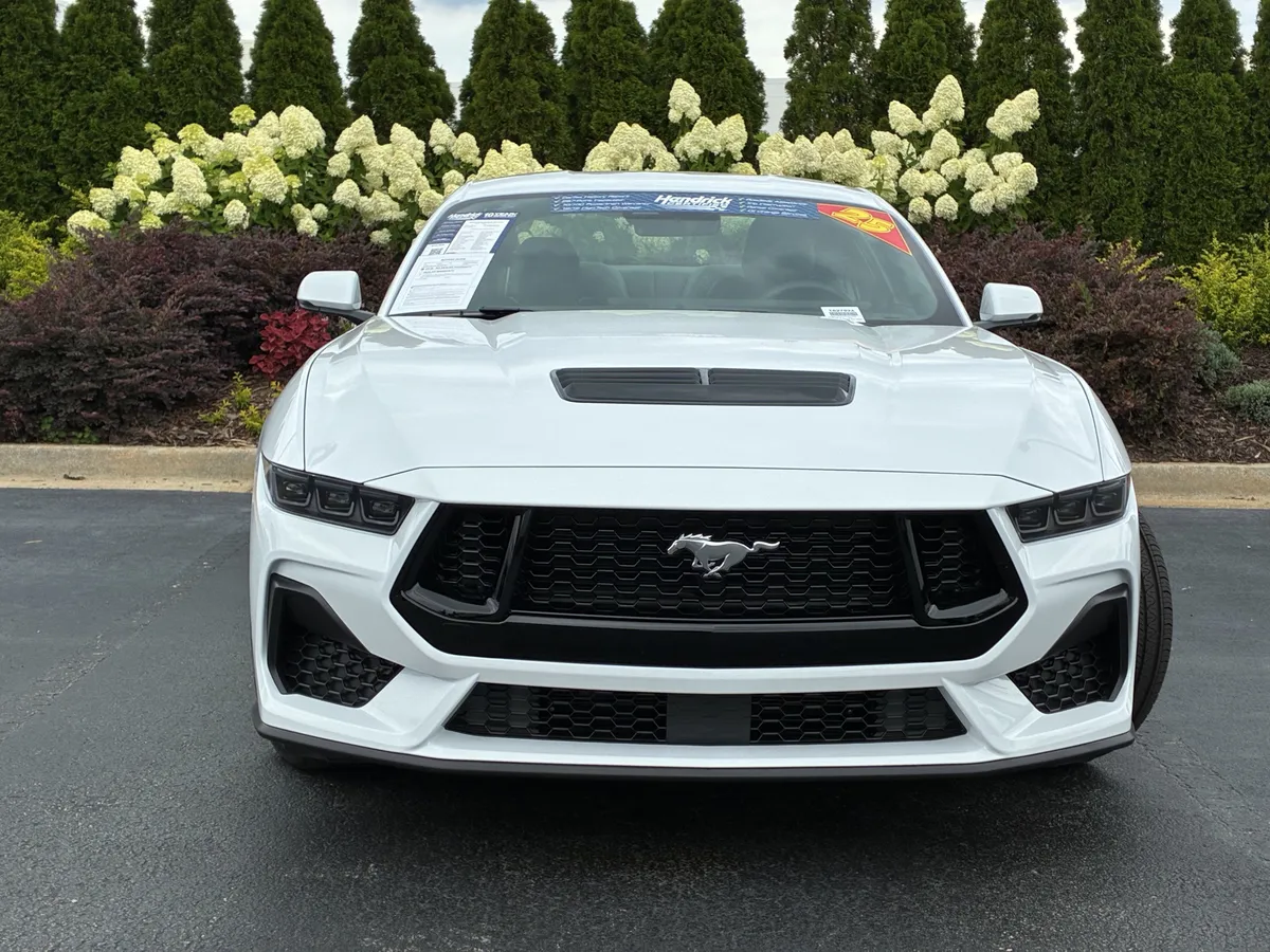 2025 Ford Mustang GT thumbnail 4