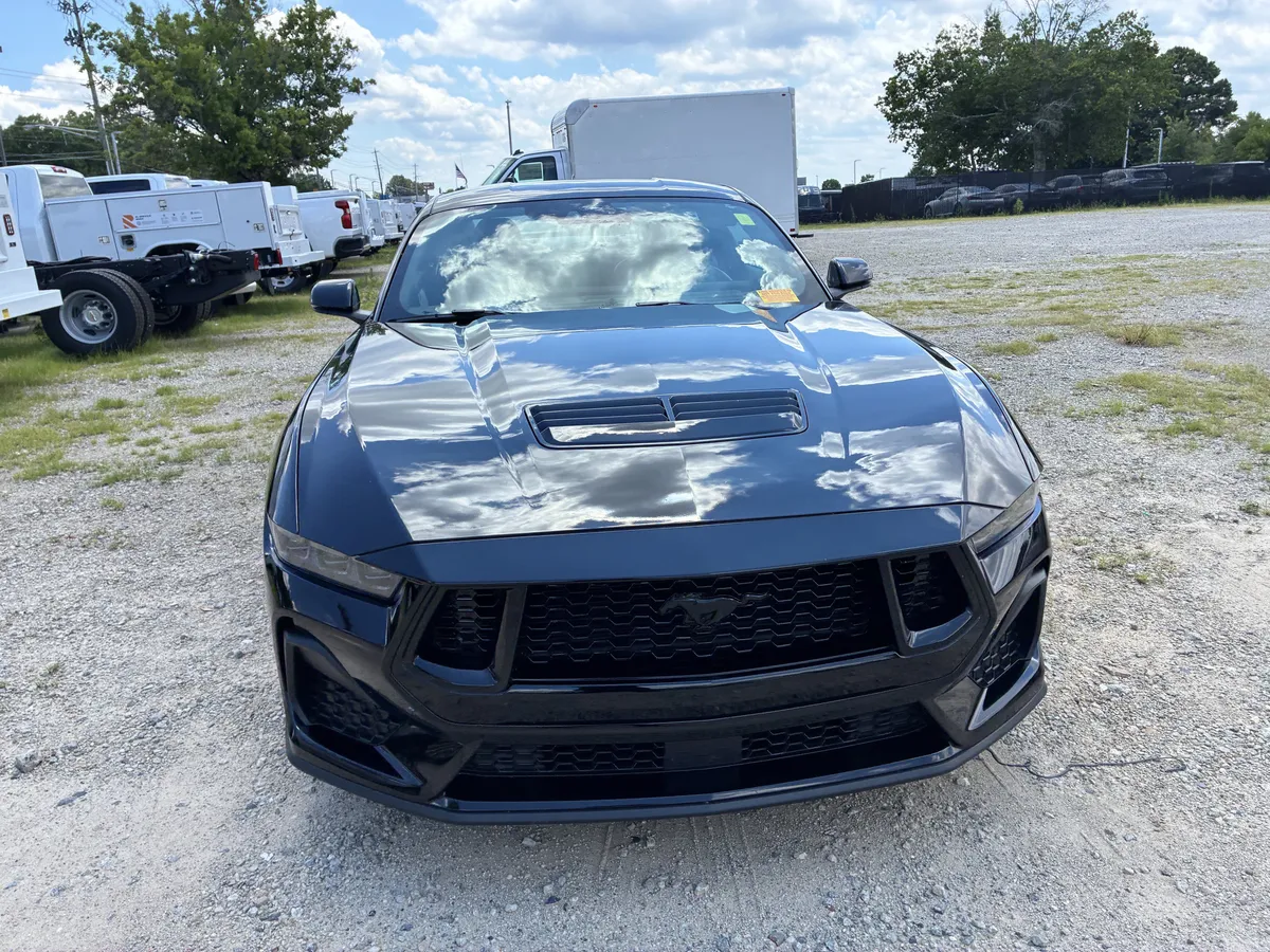2025 Ford Mustang GT thumbnail 2