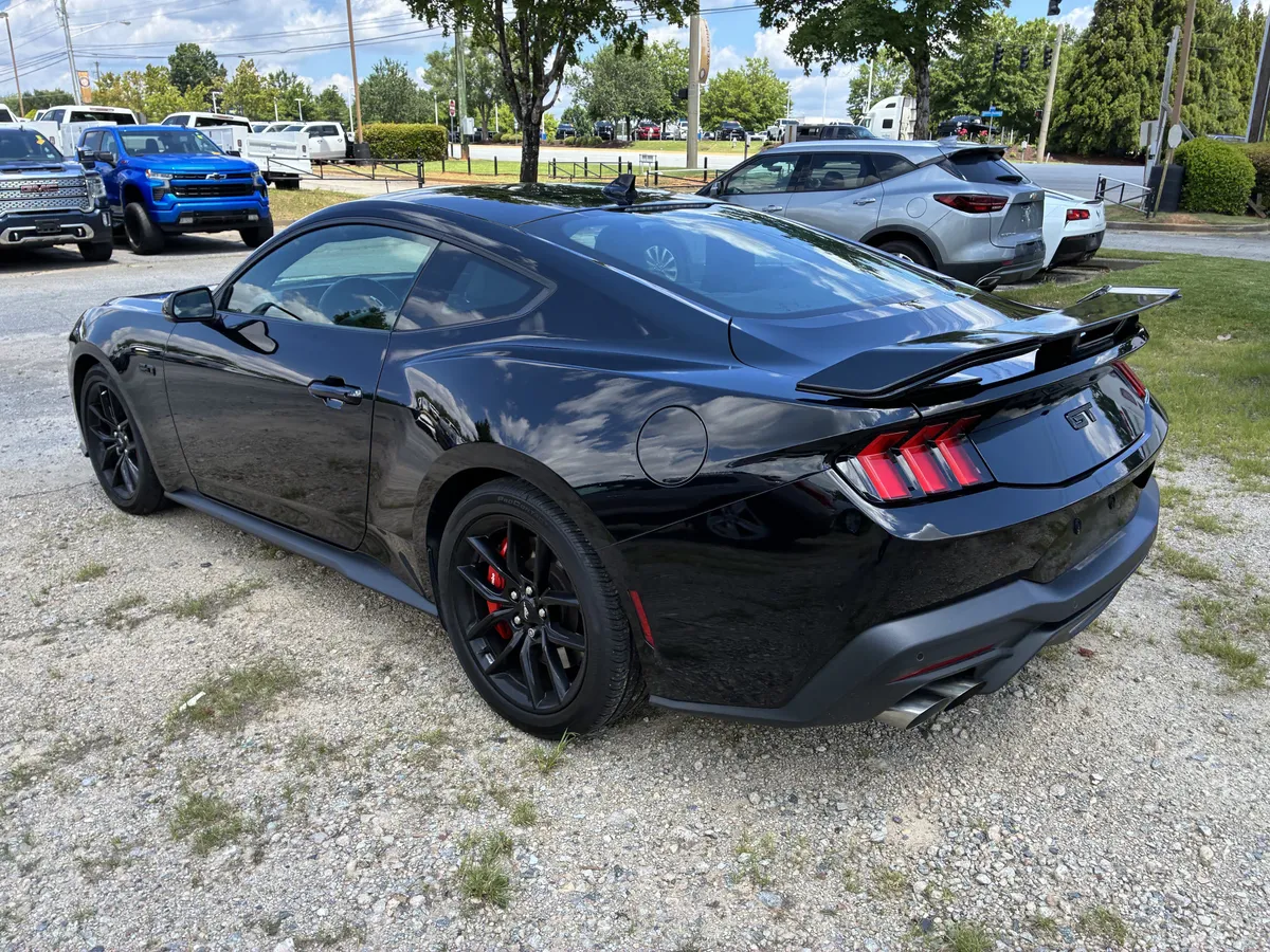 2025 Ford Mustang GT thumbnail 6