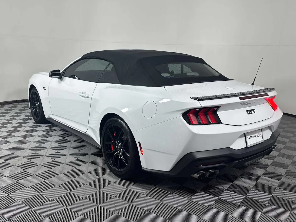 2025 Ford Mustang GT Premium thumbnail 10